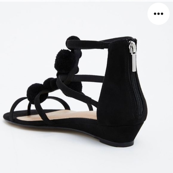 NWT Torrid Black Gladiator Sandals w/Pom Poms, Size 8.5 Wide - Picture 3 of 12
